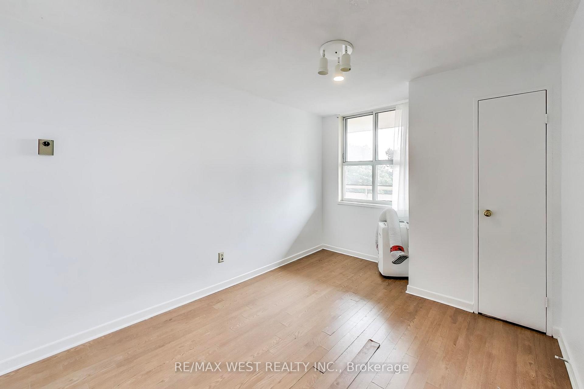 Photo 17 of Unit 410, 80 Inverlochy Boulevard, Markham, Royal Orchard — HOMEH