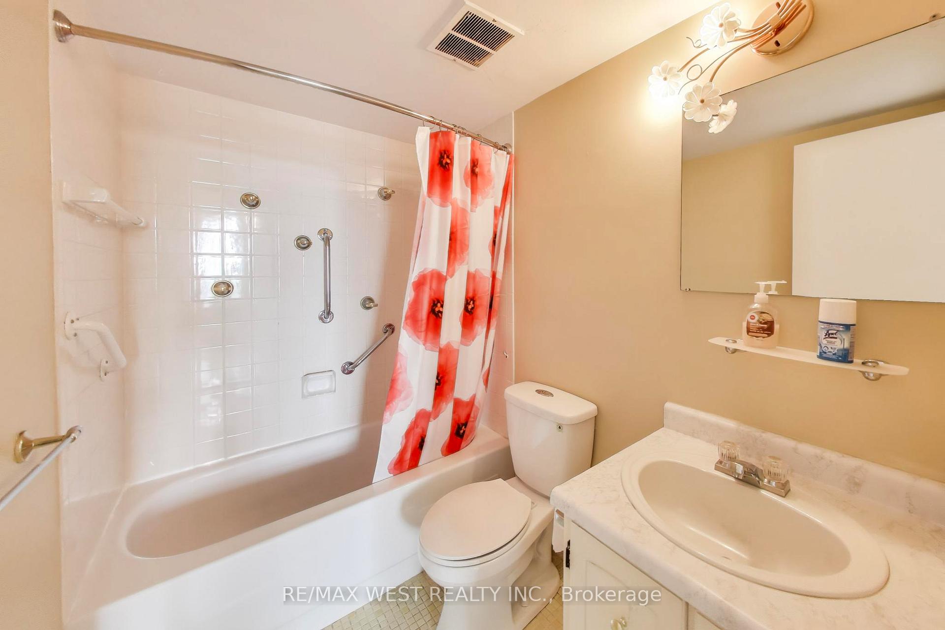 Photo 19 of Unit 410, 80 Inverlochy Boulevard, Markham, Royal Orchard — HOMEH