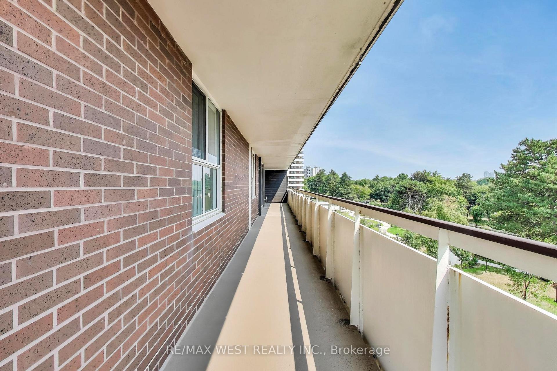 Photo 23 of Unit 410, 80 Inverlochy Boulevard, Markham, Royal Orchard — HOMEH