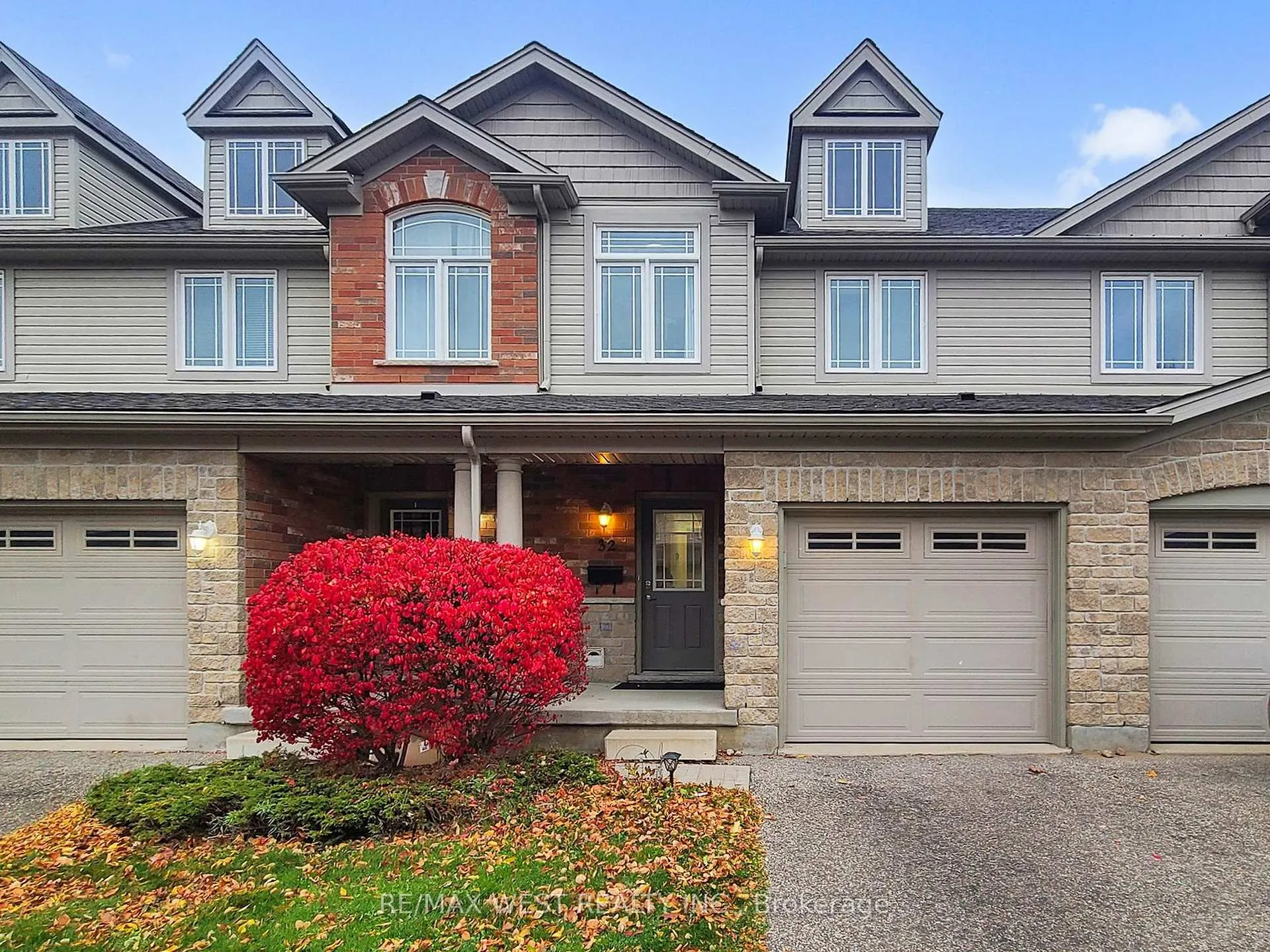 Photo 2 of Unit 15, 32 Lambeth Way, Guelph, Pineridge/Westminster Woods — HOMEH