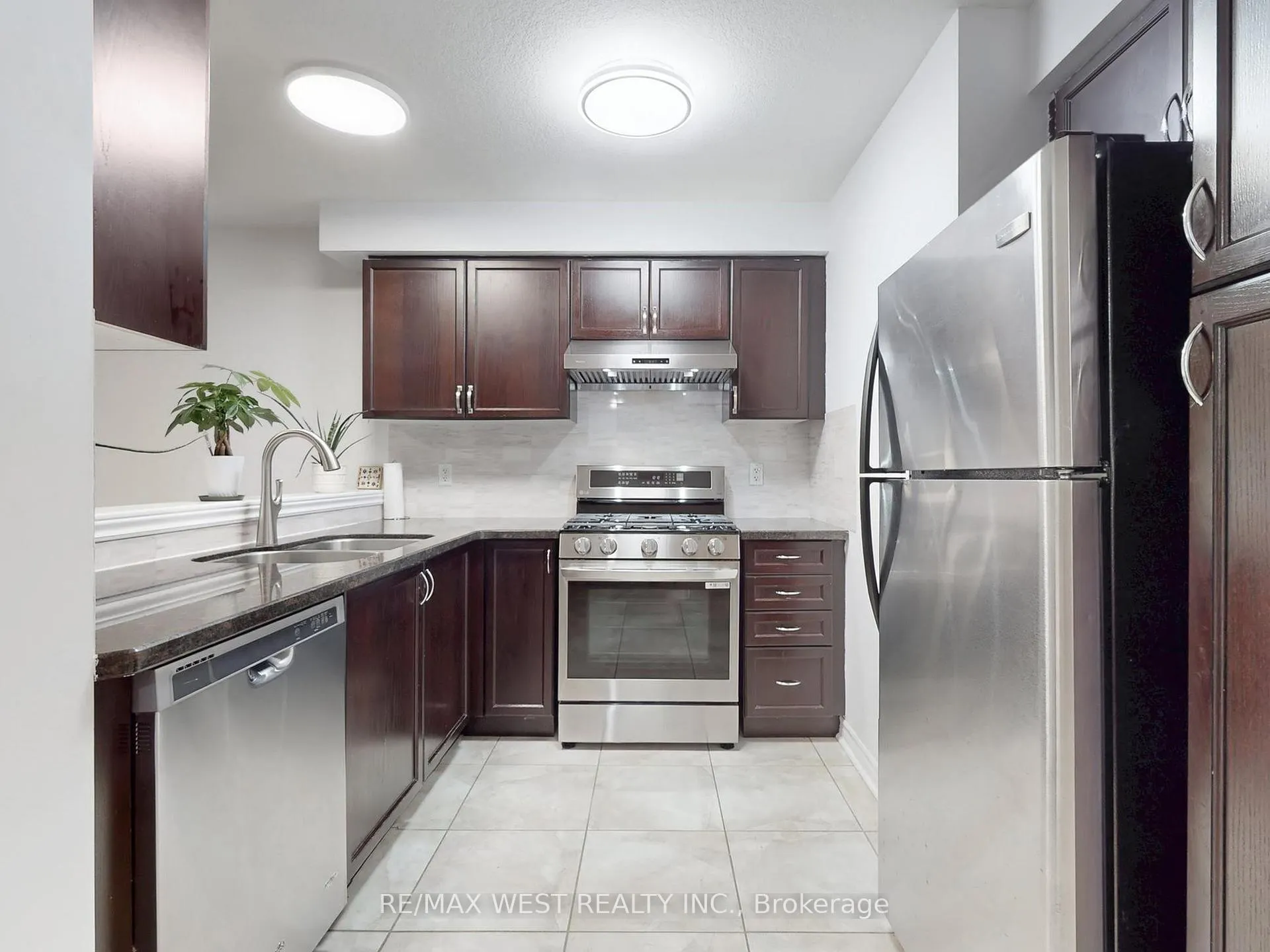 Photo 5 of Unit 15, 32 Lambeth Way, Guelph, Pineridge/Westminster Woods — HOMEH