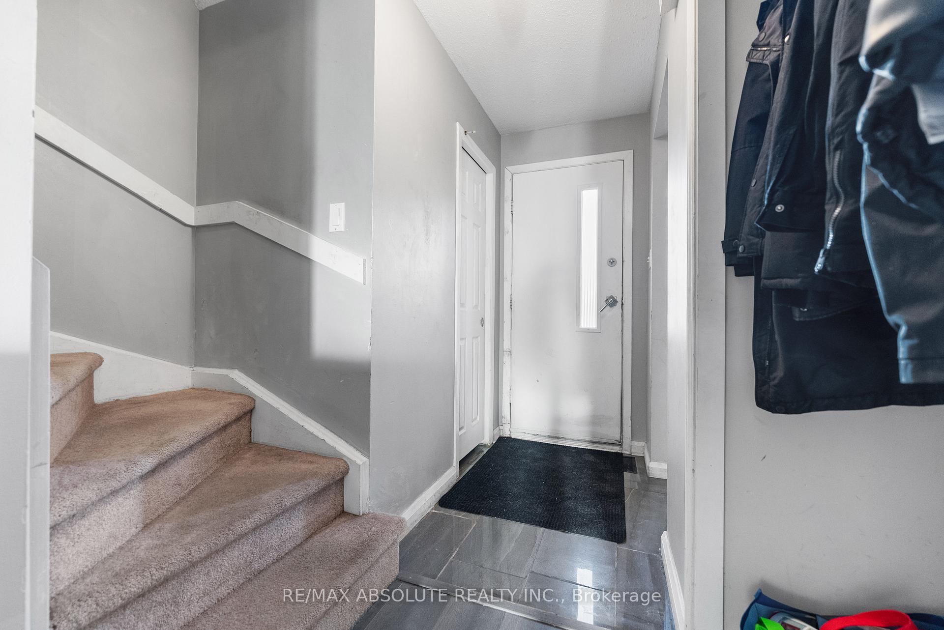 Photo 3 of Unit 14, 6138 Brookside Lane, Ottawa, Convent Glen South — HOMEH