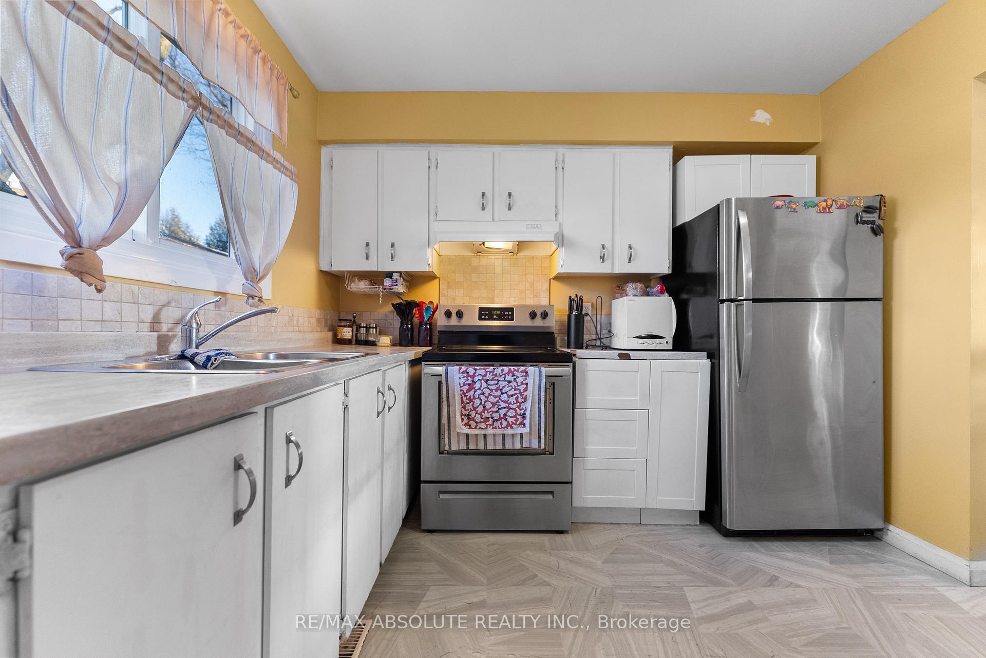 Photo 4 of Unit 14, 6138 Brookside Lane, Ottawa, Convent Glen South — HOMEH