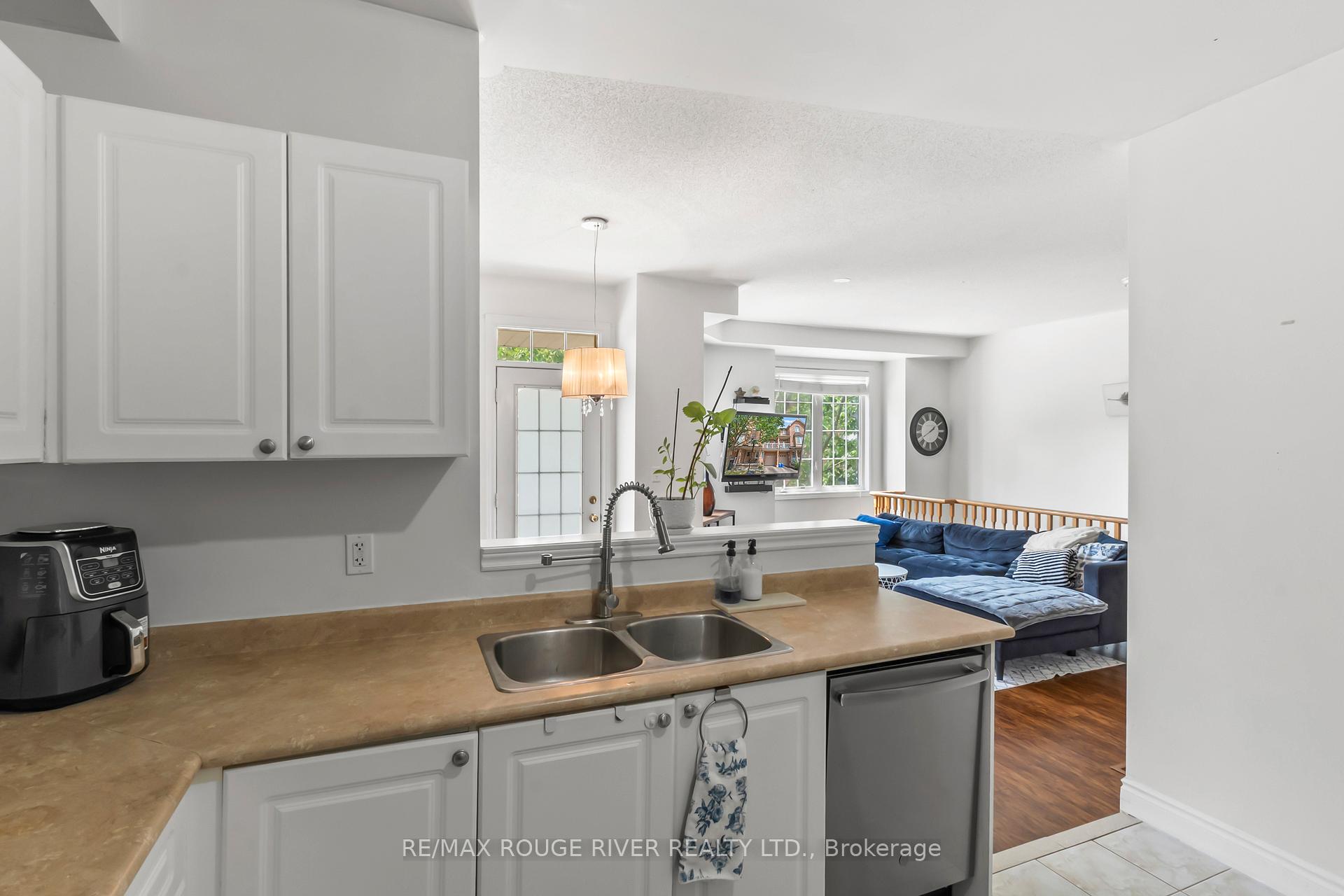 Photo 14 of 15 Pottle Lane, Ajax, South East — HOMEH