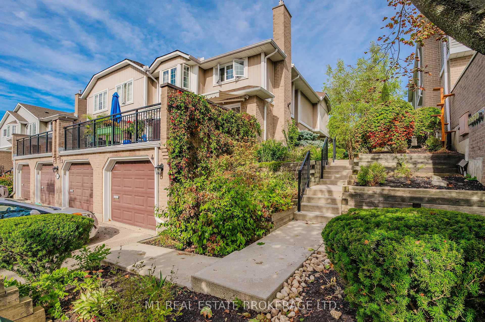 Front of Unit 3, 106 Woodlawn Road E