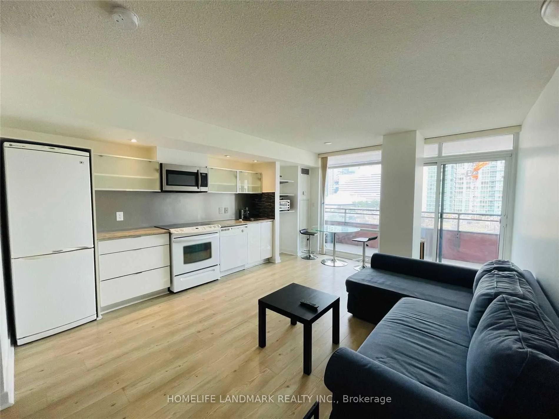 Front of Unit unit 811, 4K Spadina Avenue