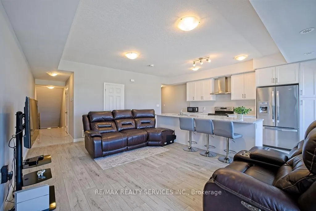 Photo 5 of 174 Wheat Lane, Kitchener — HOMEH