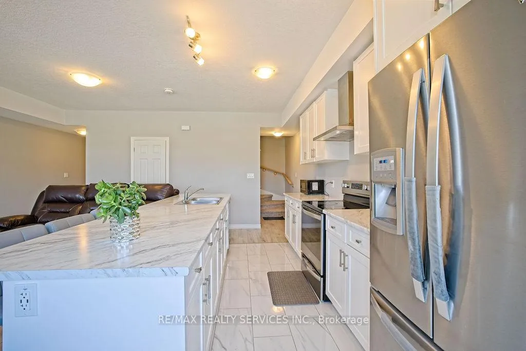 Photo 8 of 174 Wheat Lane, Kitchener — HOMEH