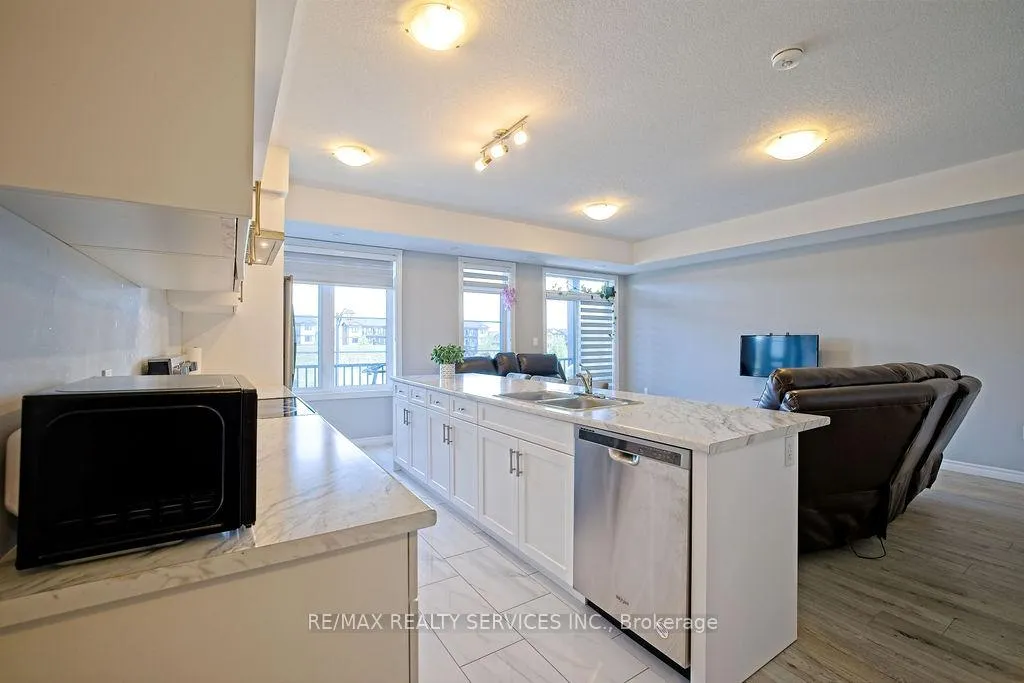 Photo 11 of 174 Wheat Lane, Kitchener — HOMEH
