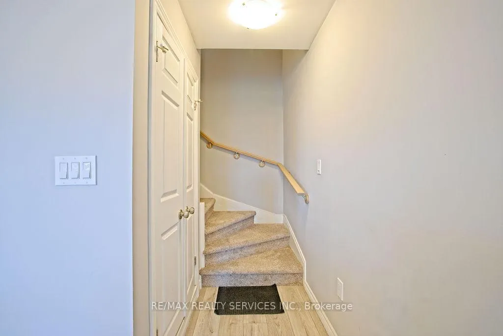 Photo 14 of 174 Wheat Lane, Kitchener — HOMEH