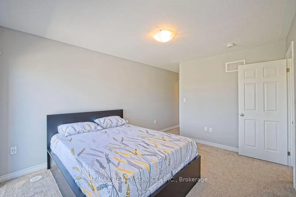 Photo 18 of 174 Wheat Lane, Kitchener — HOMEH