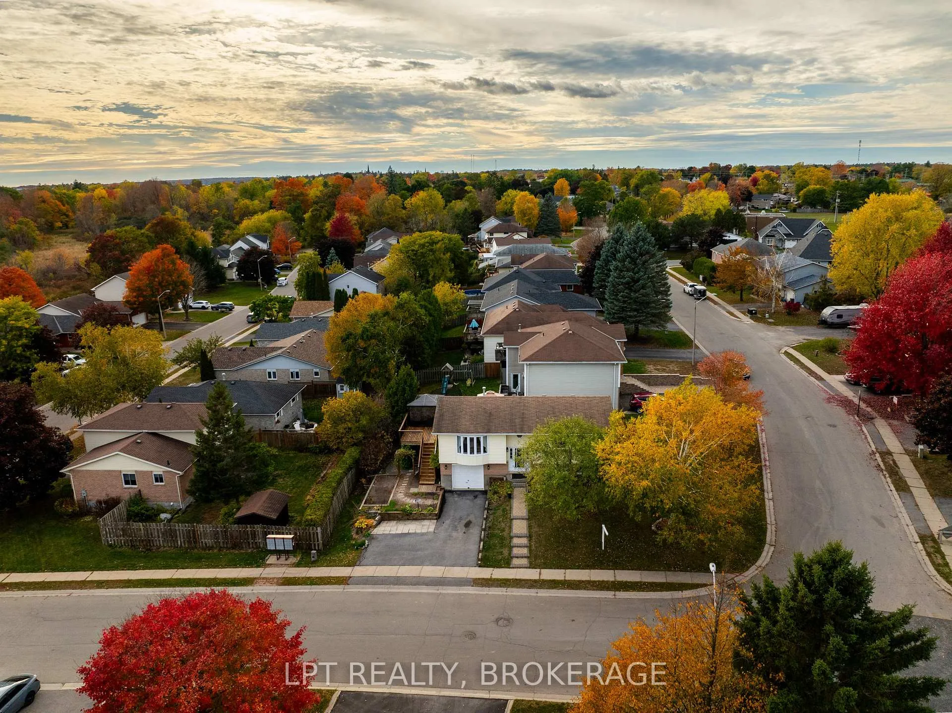 Photo 1 of 697 Macdonald Drive, Gananoque — HOMEH