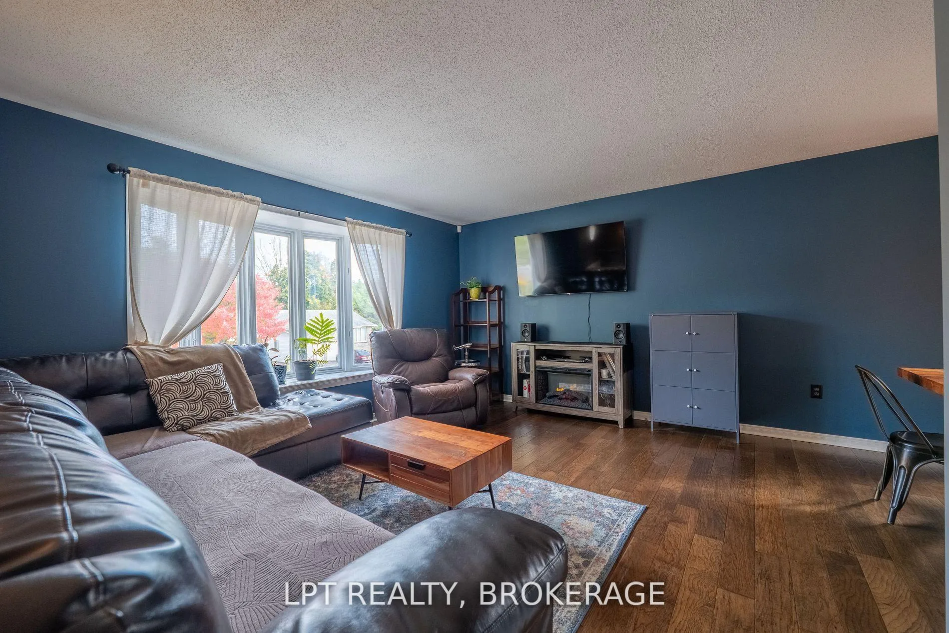 Photo 2 of 697 Macdonald Drive, Gananoque — HOMEH