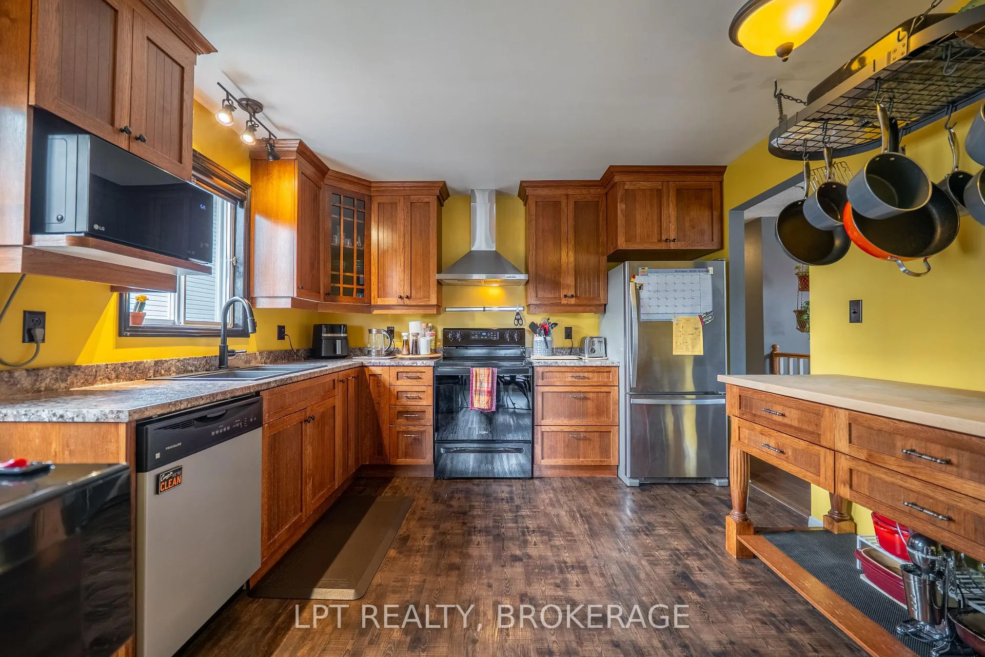 Photo 8 of 697 Macdonald Drive, Gananoque — HOMEH