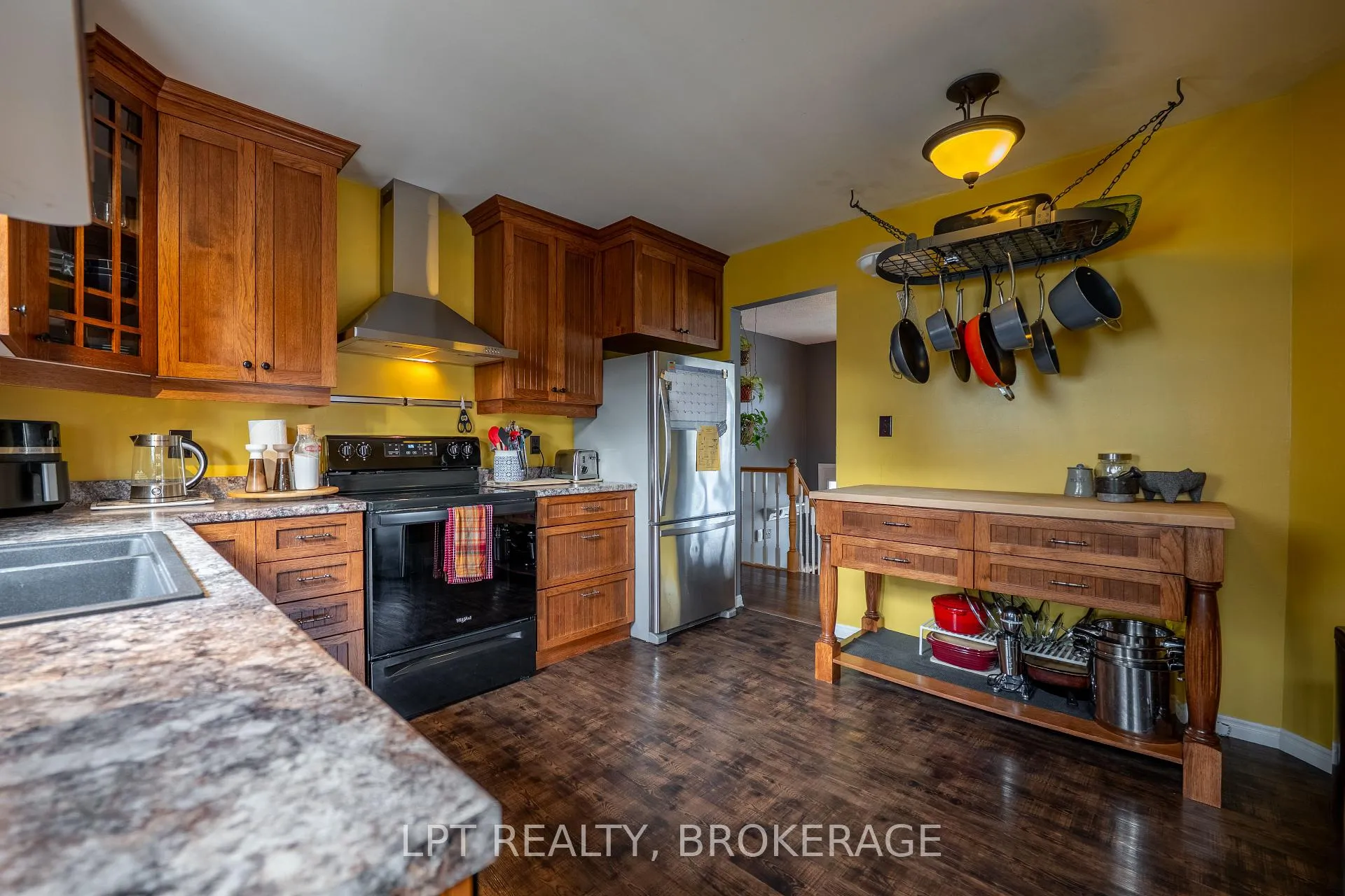 Photo 10 of 697 Macdonald Drive, Gananoque — HOMEH