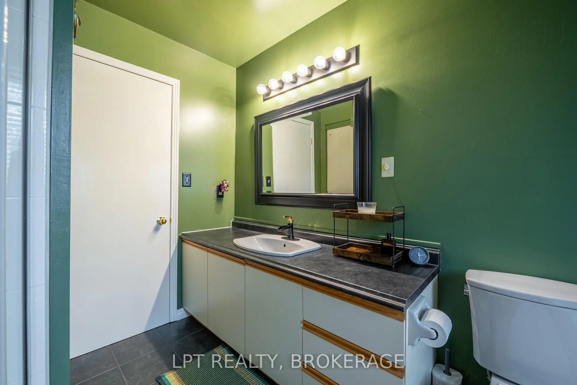 Photo 12 of 697 Macdonald Drive, Gananoque — HOMEH