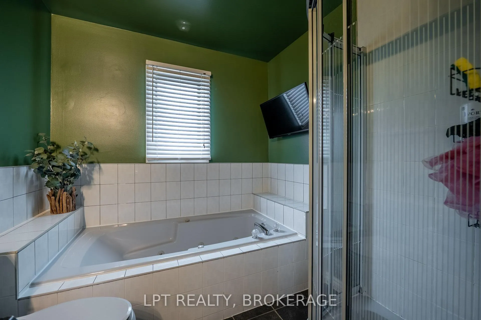 Photo 13 of 697 Macdonald Drive, Gananoque — HOMEH