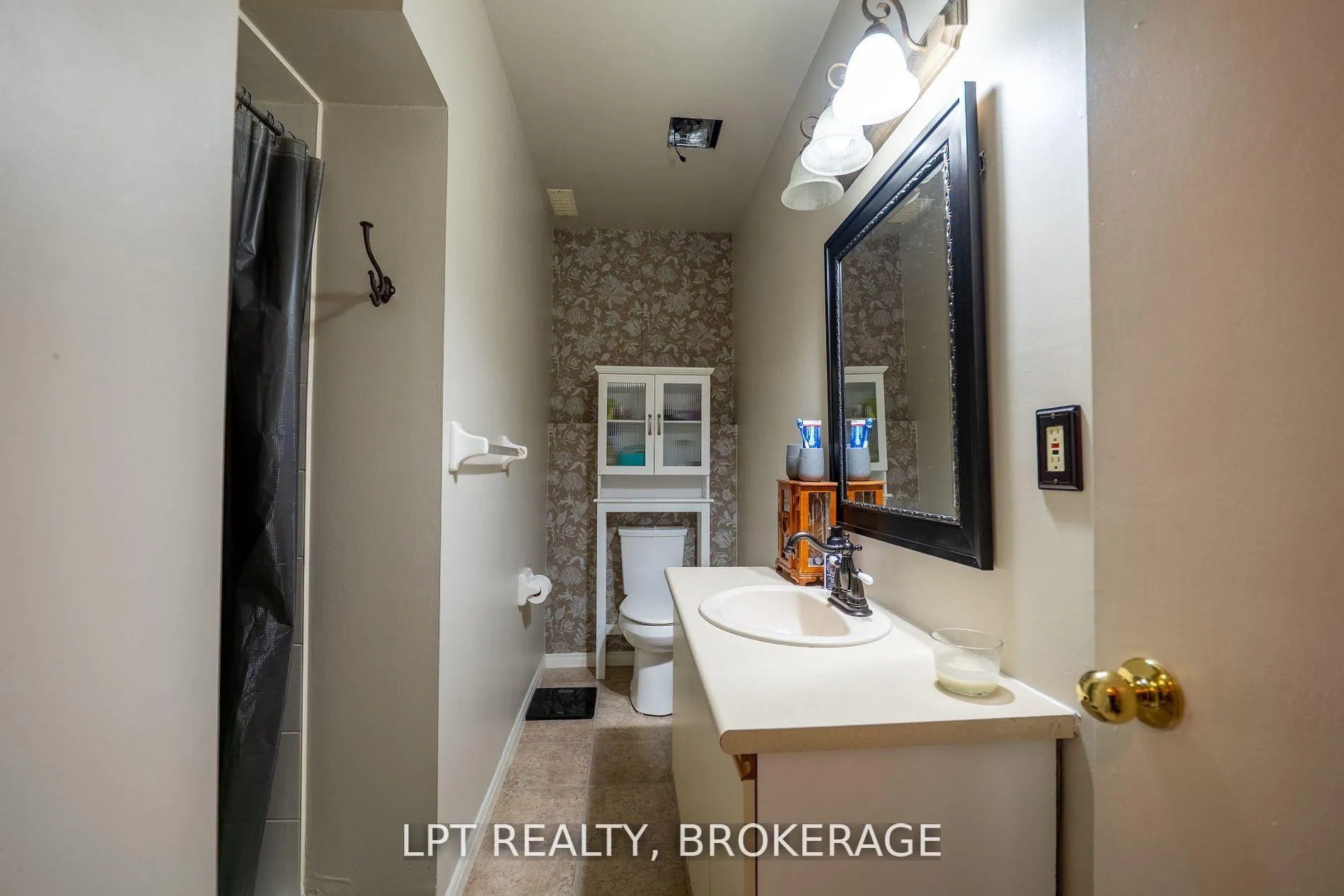 Photo 25 of 697 Macdonald Drive, Gananoque — HOMEH