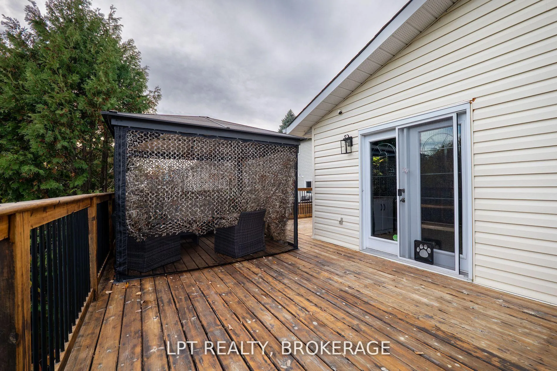 Photo 33 of 697 Macdonald Drive, Gananoque — HOMEH