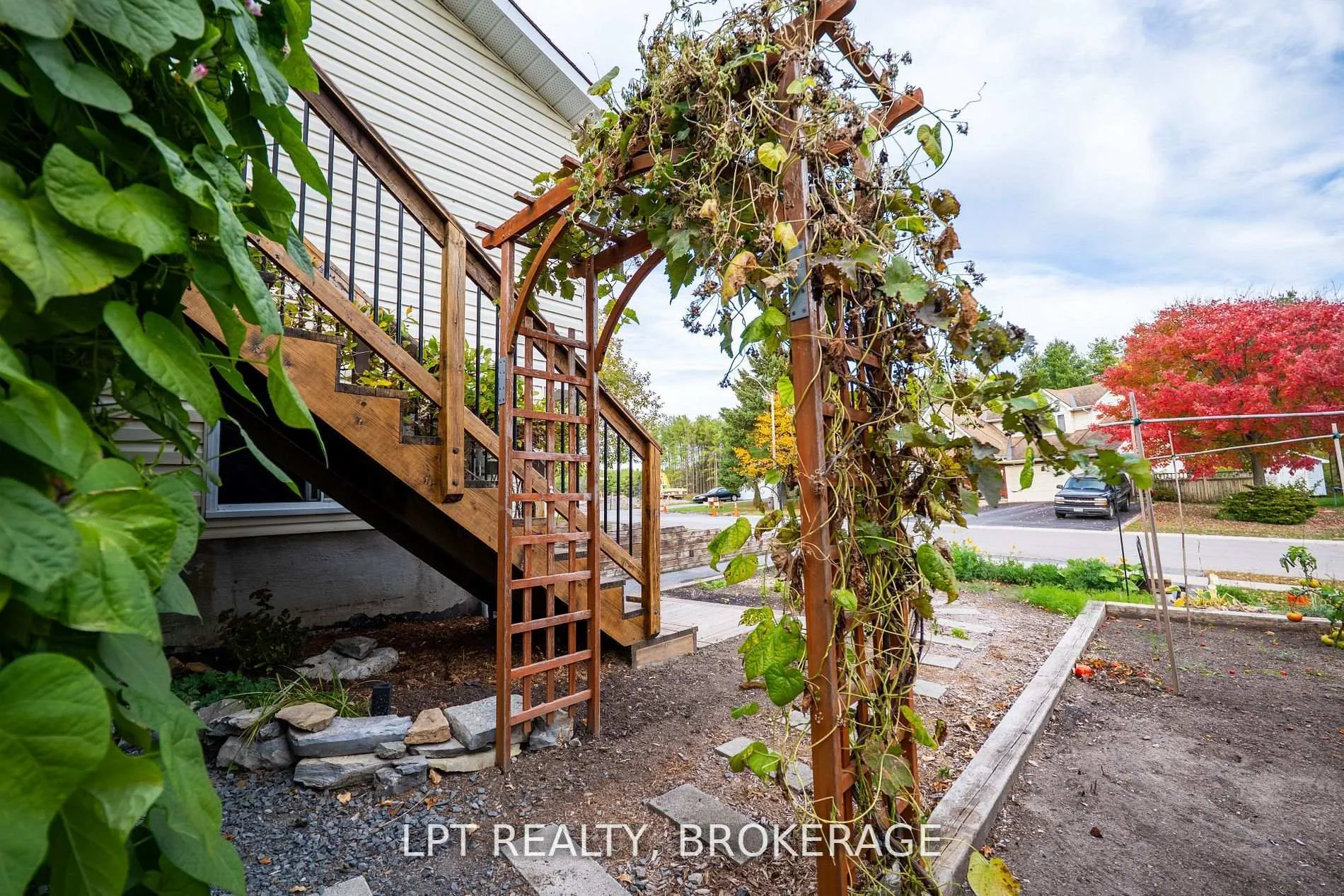Photo 35 of 697 Macdonald Drive, Gananoque — HOMEH