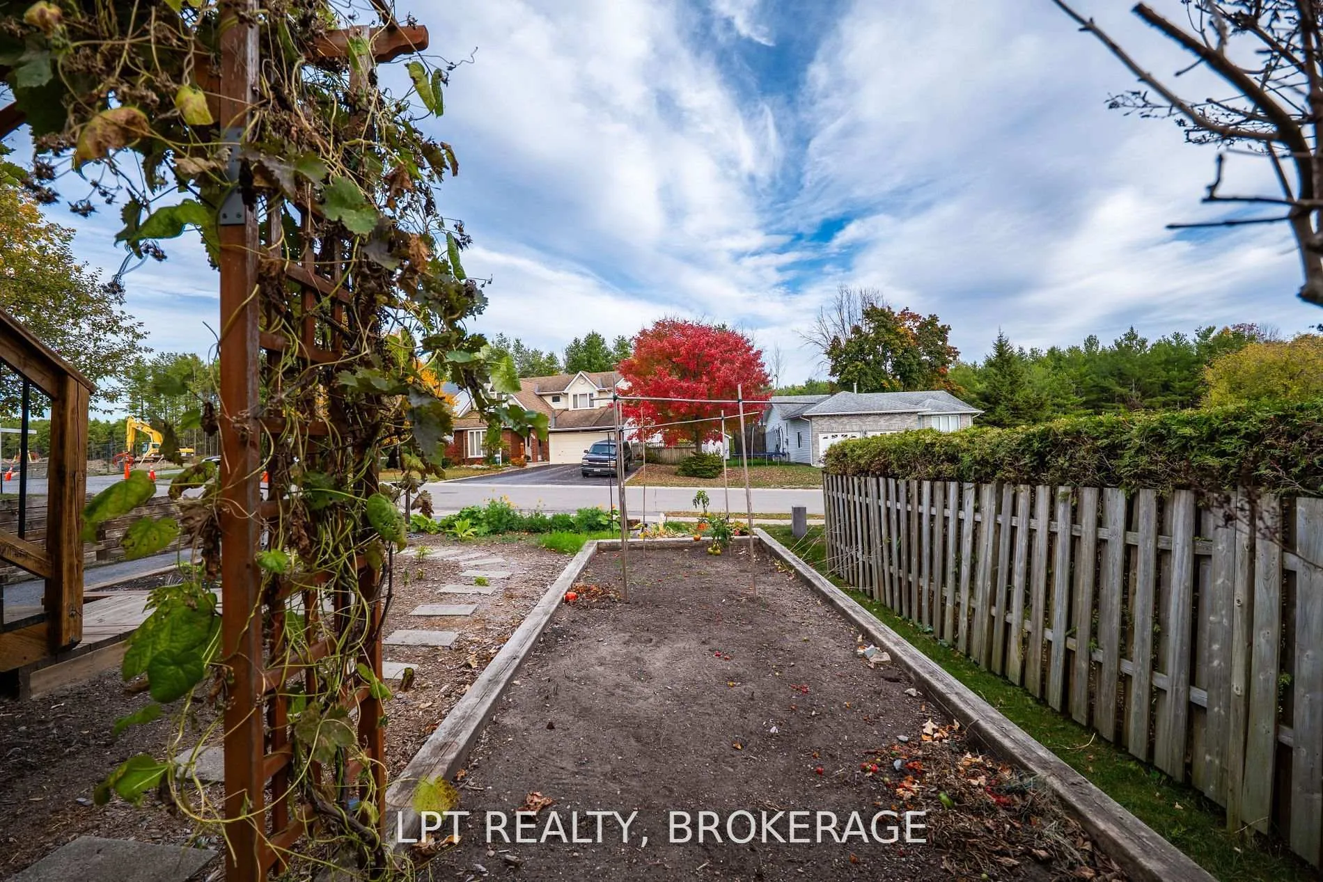 Photo 36 of 697 Macdonald Drive, Gananoque — HOMEH