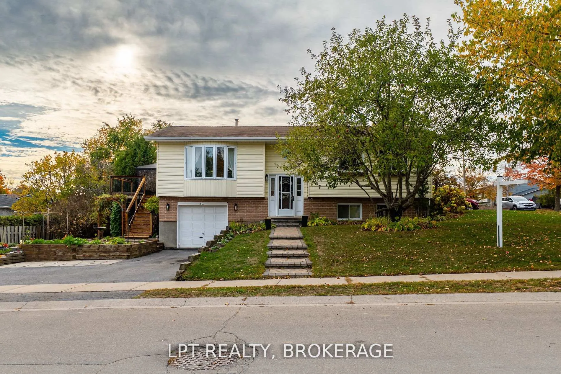 Photo 38 of 697 Macdonald Drive, Gananoque — HOMEH