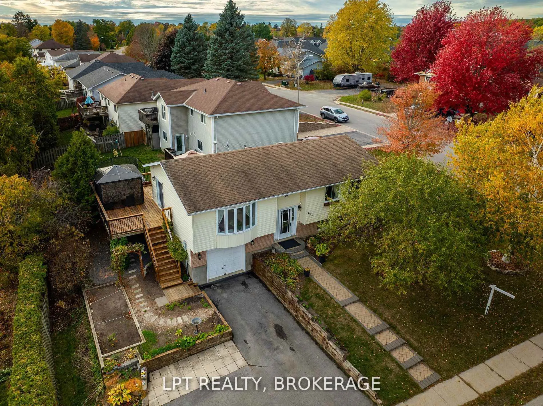 Photo 39 of 697 Macdonald Drive, Gananoque — HOMEH
