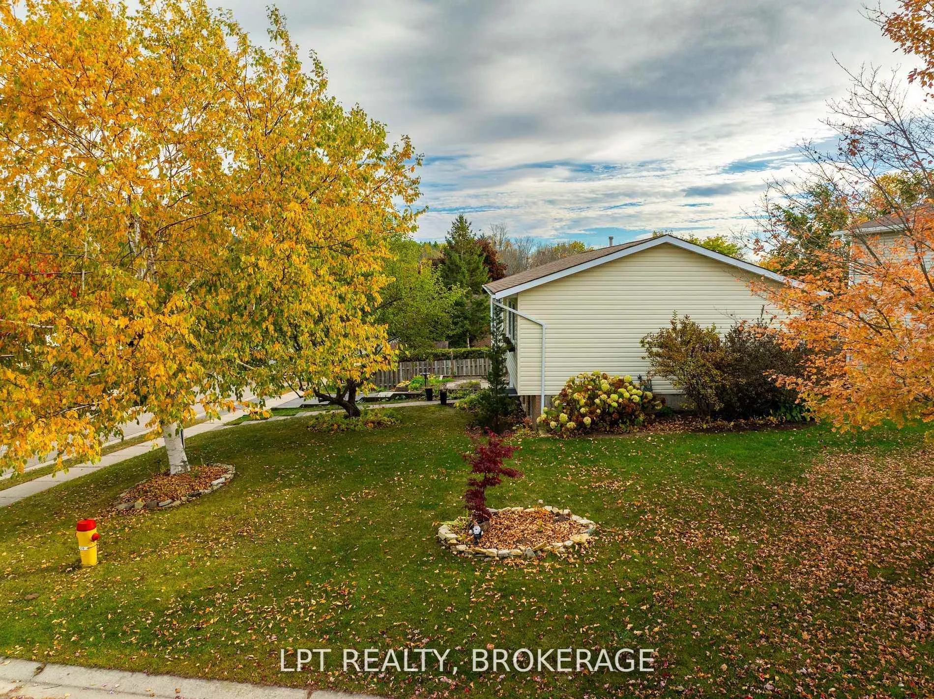 Photo 41 of 697 Macdonald Drive, Gananoque — HOMEH