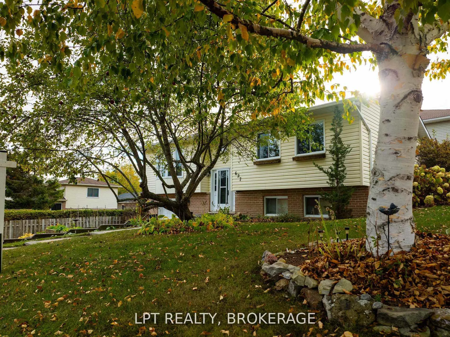 Photo 42 of 697 Macdonald Drive, Gananoque — HOMEH