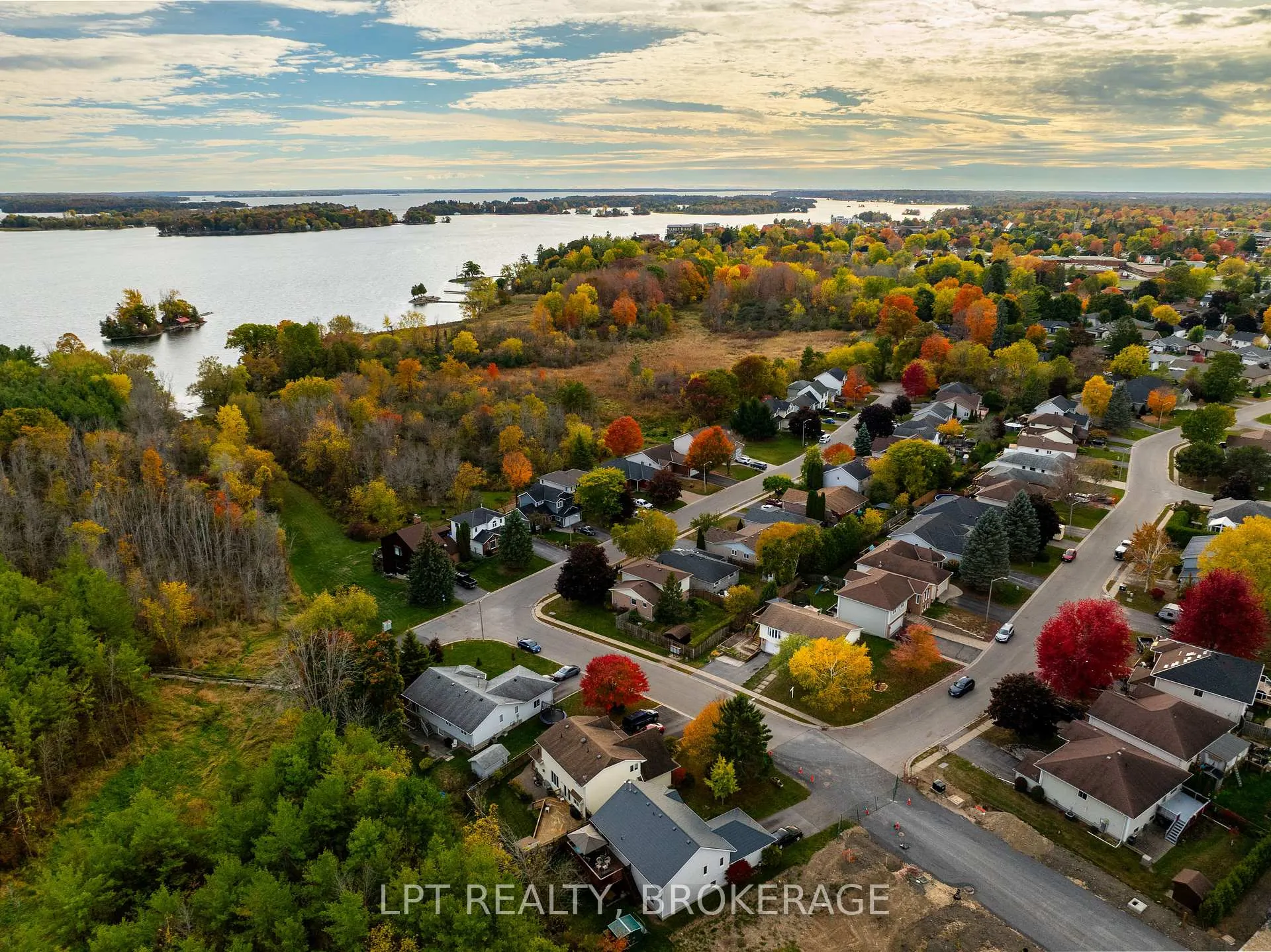 Photo 46 of 697 Macdonald Drive, Gananoque — HOMEH