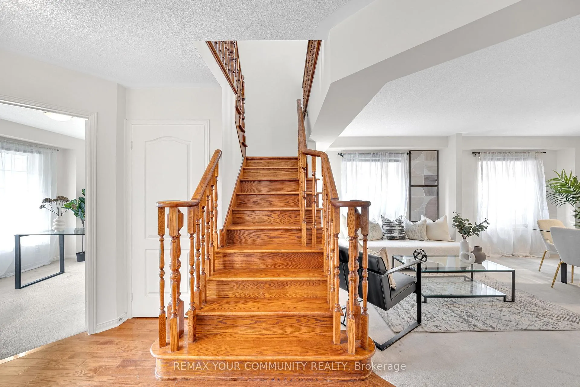 Photo 4 of 12 Warburton Drive, Ajax, Northeast Ajax — HOMEH