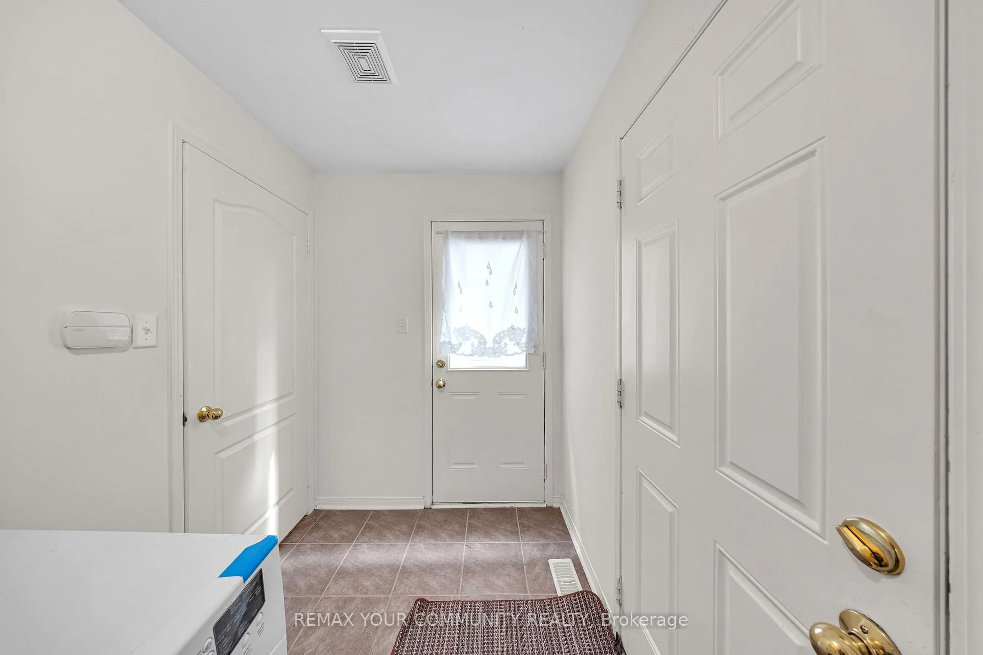 Photo 13 of 12 Warburton Drive, Ajax, Northeast Ajax — HOMEH