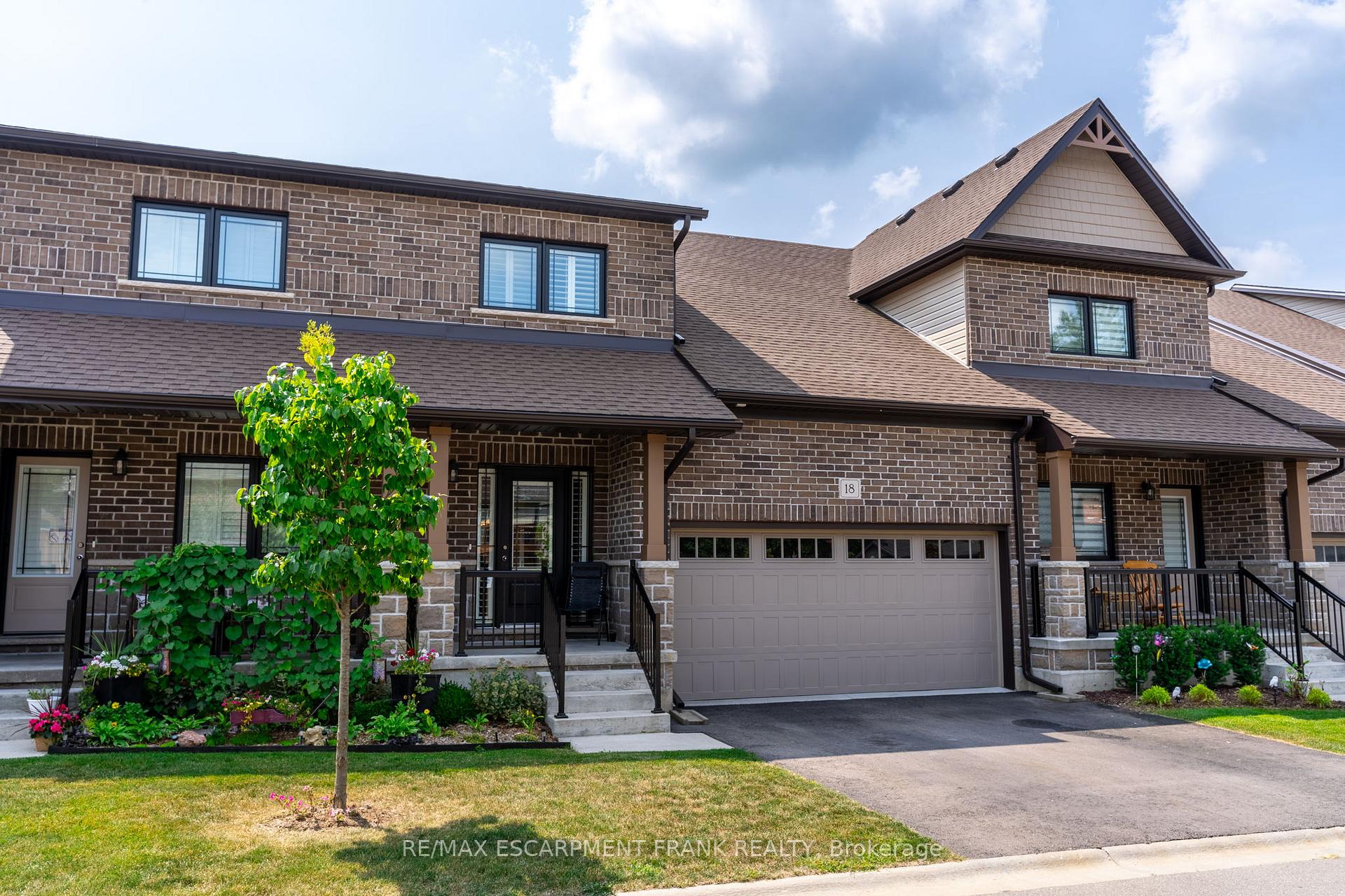 Photo 2 of 18 Tamarack Way, Norfolk, Simcoe — HOMEH