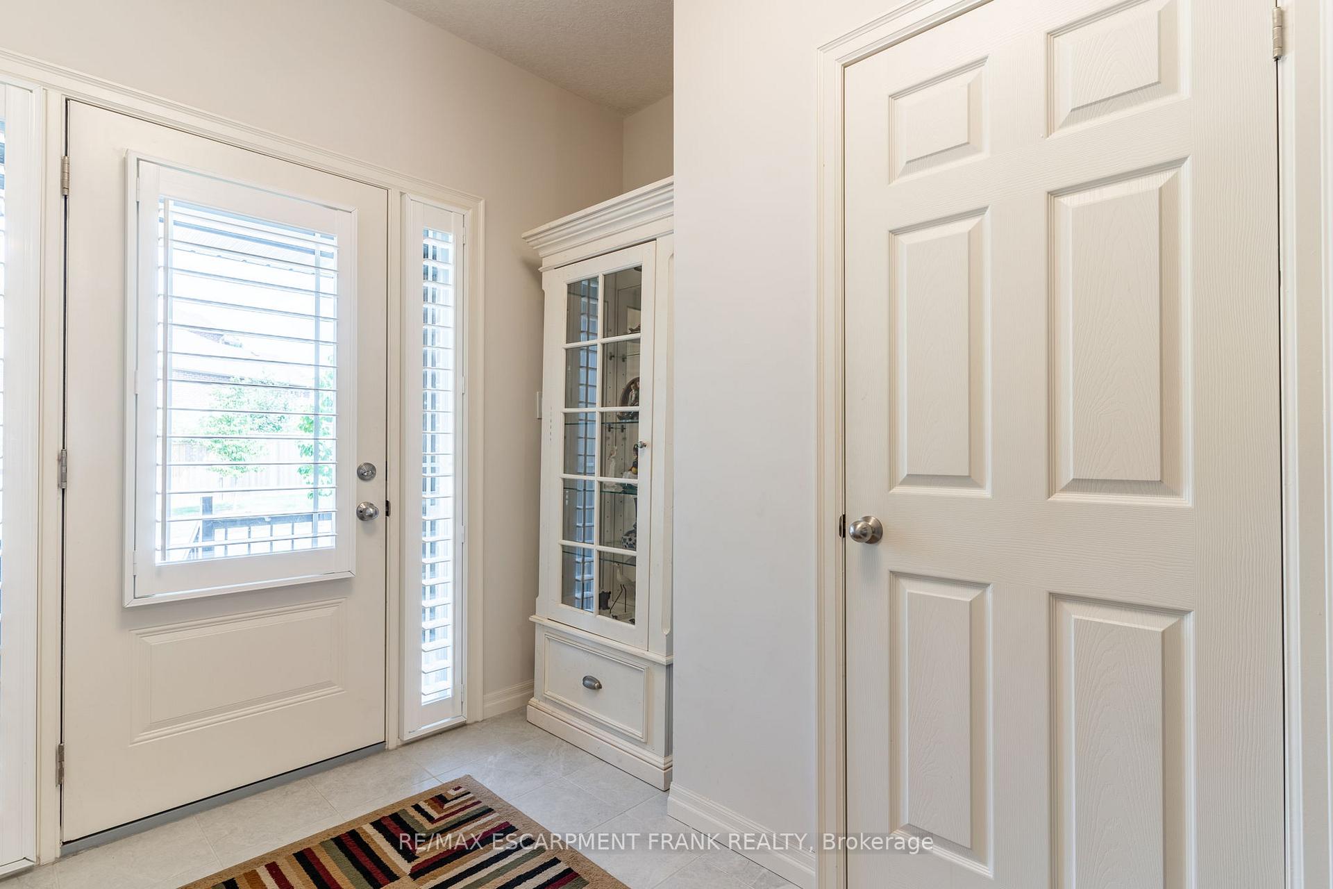 Photo 4 of 18 Tamarack Way, Norfolk, Simcoe — HOMEH