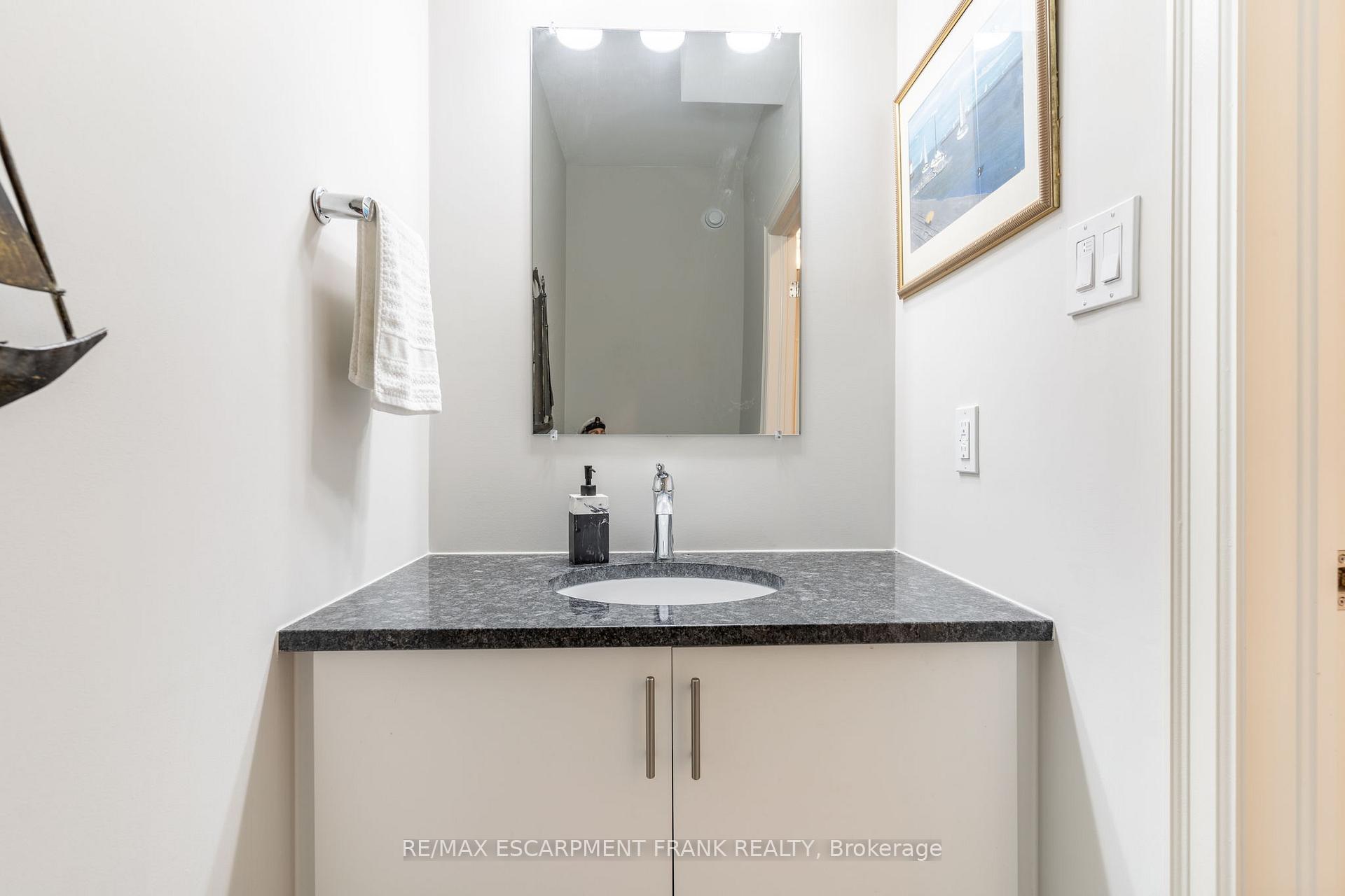 Photo 5 of 18 Tamarack Way, Norfolk, Simcoe — HOMEH