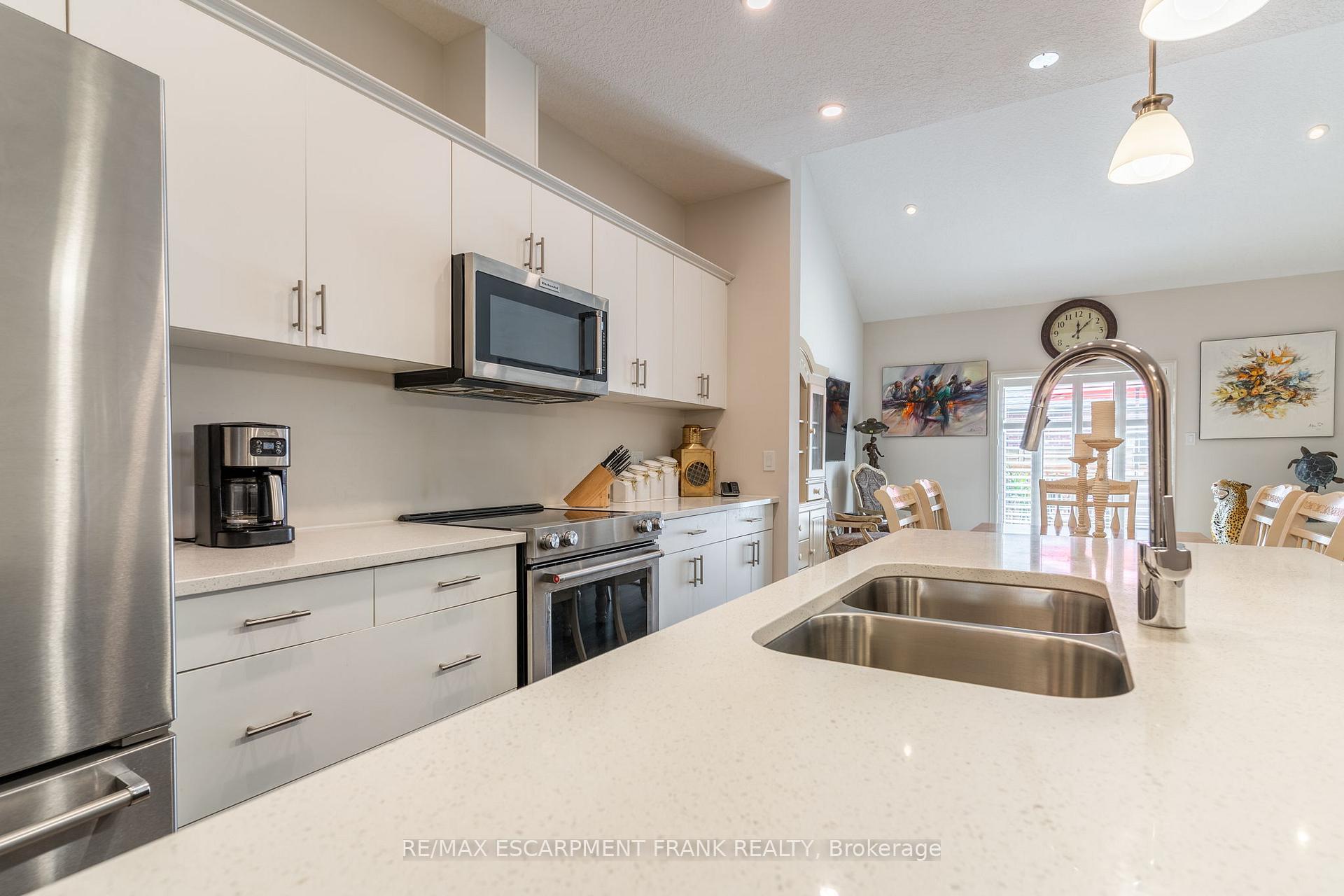 Photo 8 of 18 Tamarack Way, Norfolk, Simcoe — HOMEH