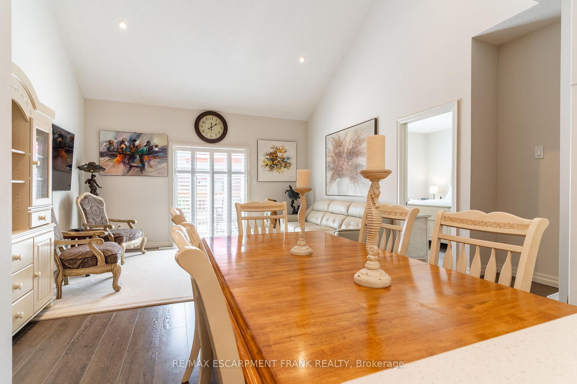 Photo 10 of 18 Tamarack Way, Norfolk, Simcoe — HOMEH