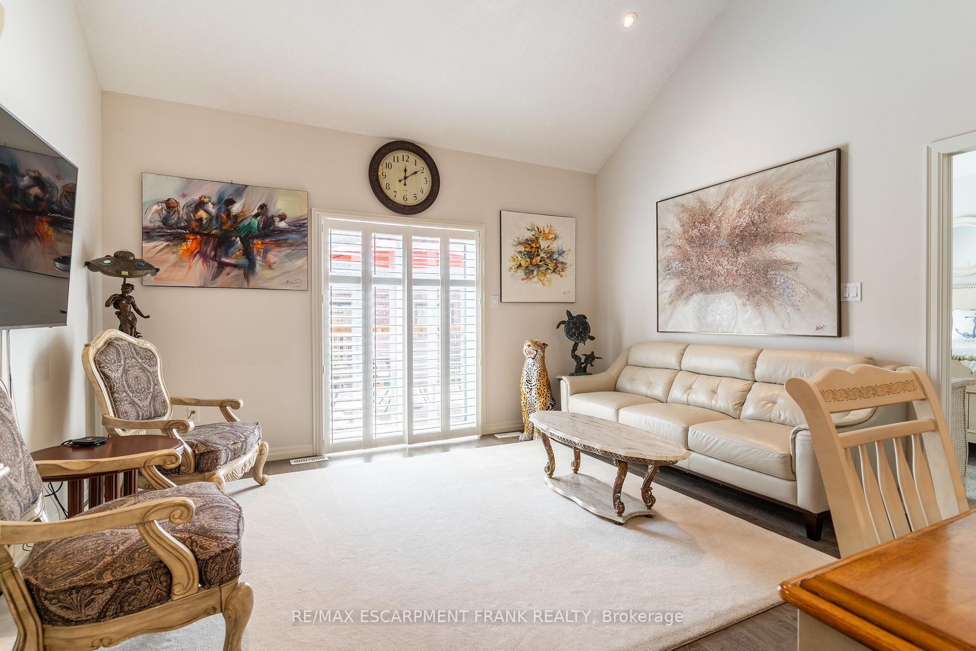Photo 11 of 18 Tamarack Way, Norfolk, Simcoe — HOMEH