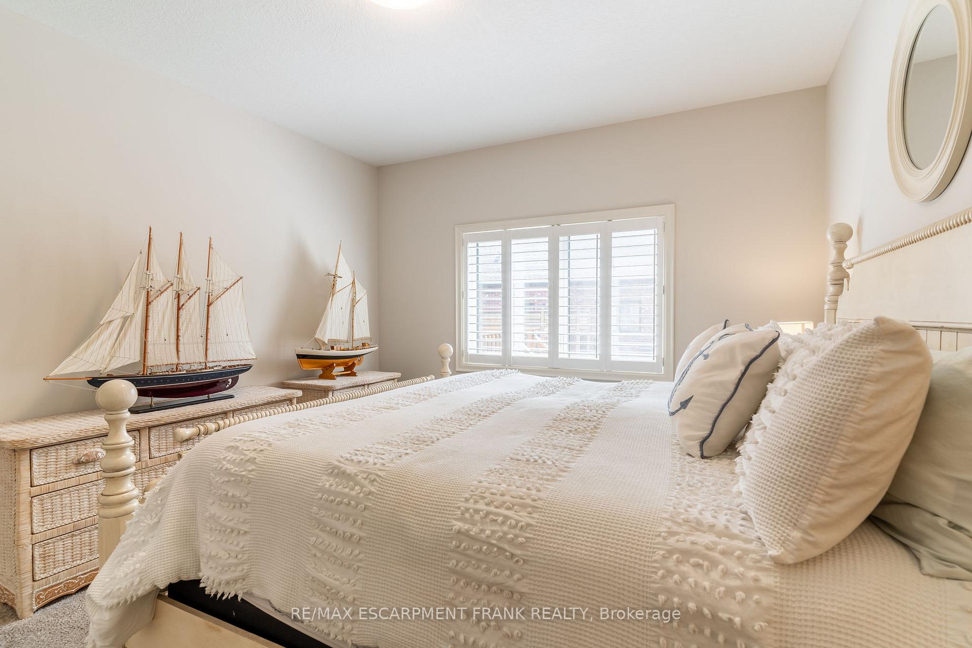 Photo 16 of 18 Tamarack Way, Norfolk, Simcoe — HOMEH