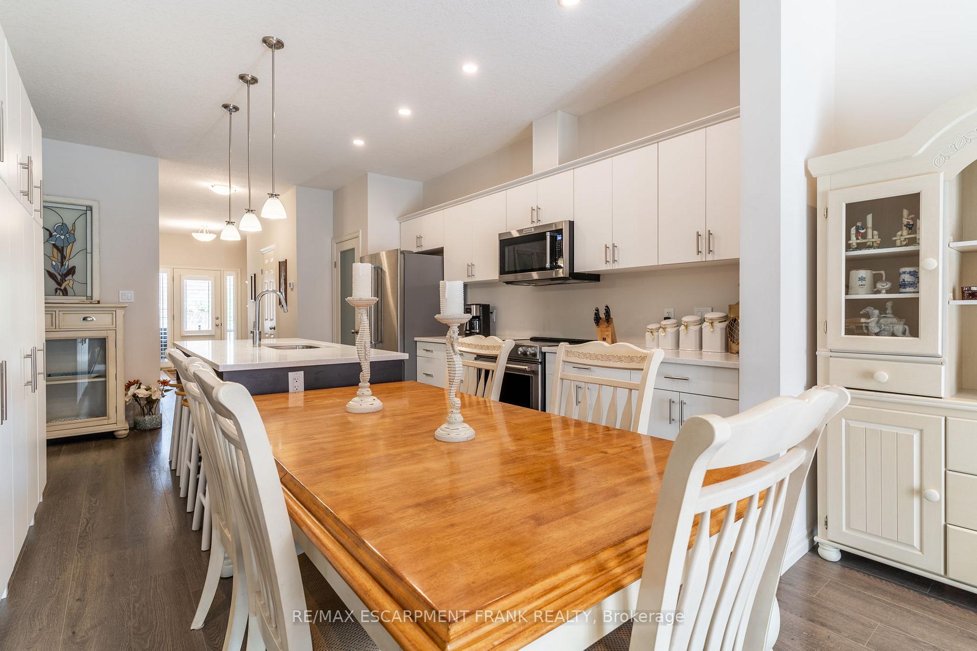 Photo 19 of 18 Tamarack Way, Norfolk, Simcoe — HOMEH