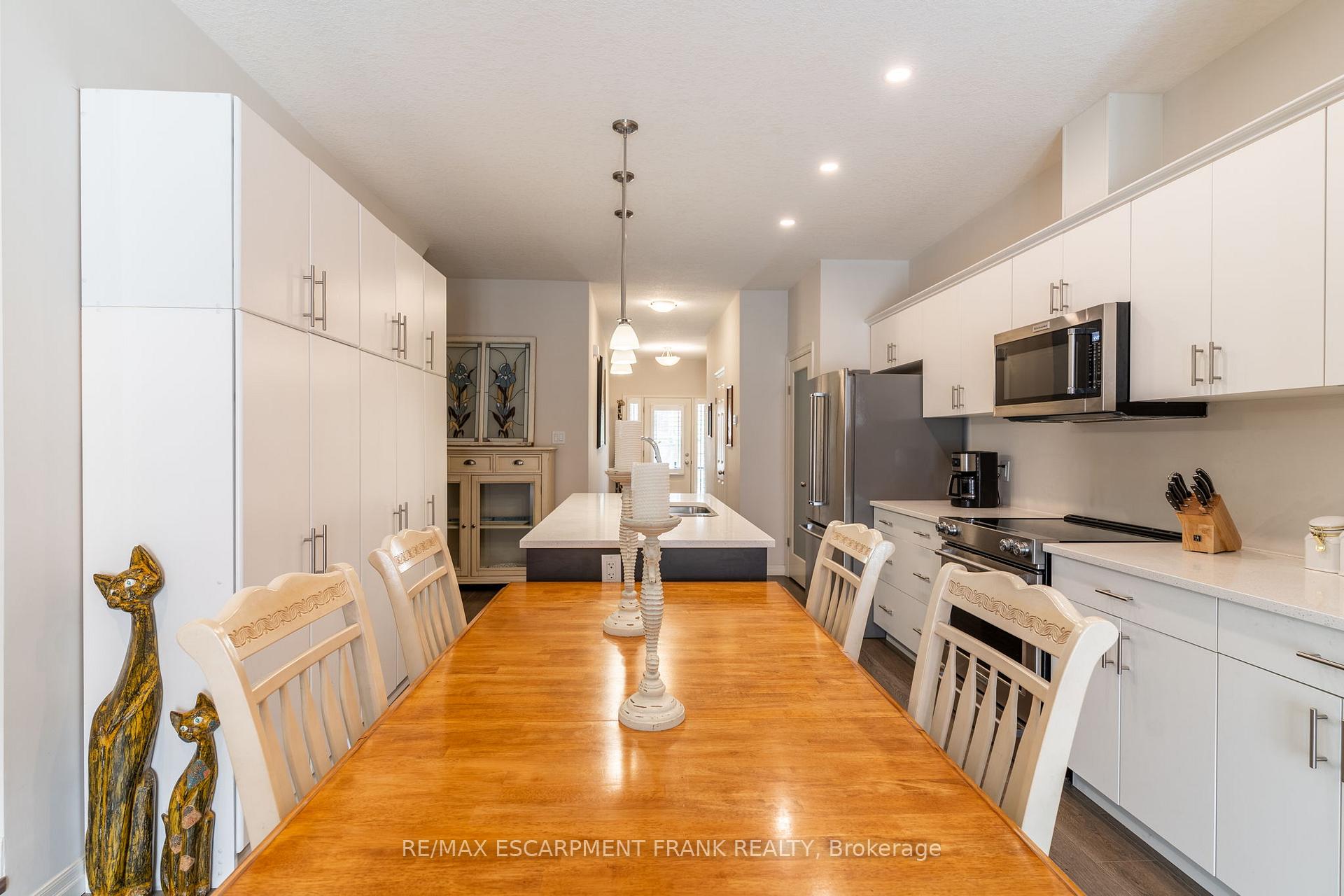 Photo 20 of 18 Tamarack Way, Norfolk, Simcoe — HOMEH