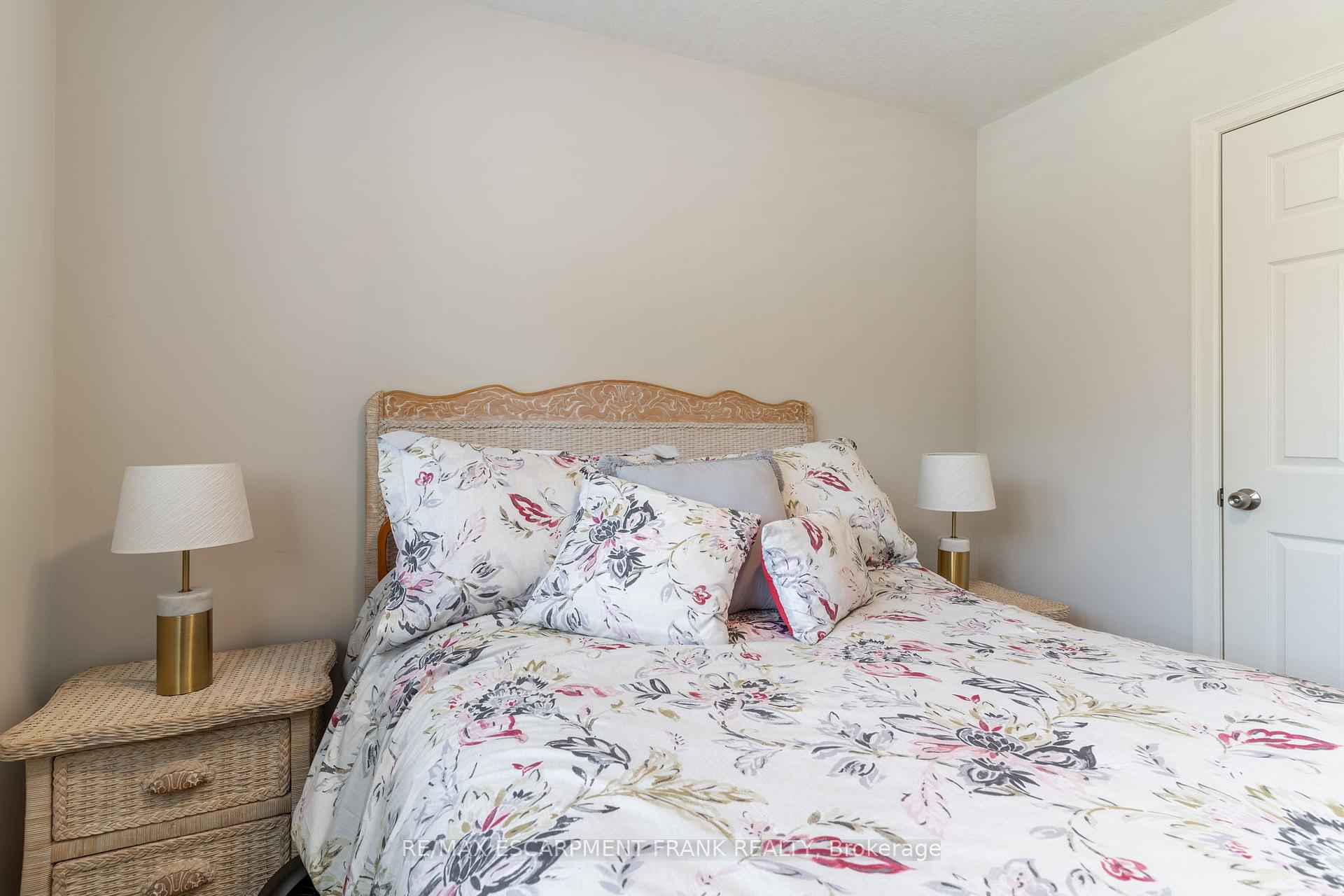 Photo 31 of 18 Tamarack Way, Norfolk, Simcoe — HOMEH