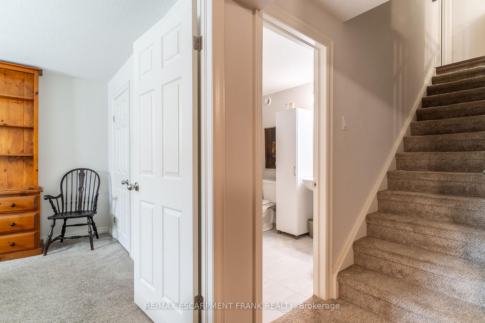 Photo 33 of 18 Tamarack Way, Norfolk, Simcoe — HOMEH