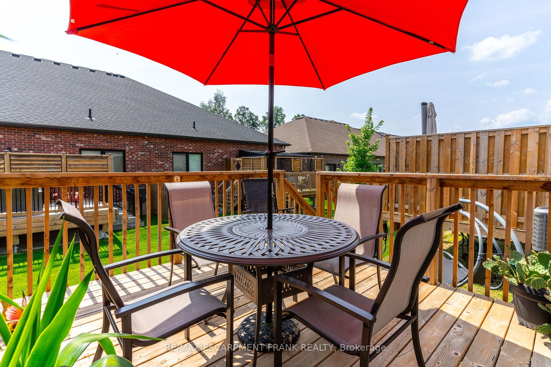 Photo 47 of 18 Tamarack Way, Norfolk, Simcoe — HOMEH