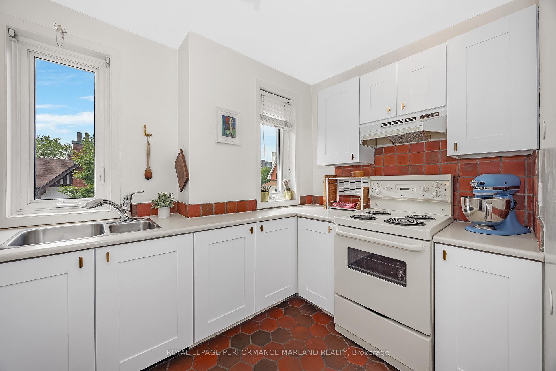 Photo 3 of Unit 8, 244 Charlotte Street, Ottawa, Sandy Hill — HOMEH