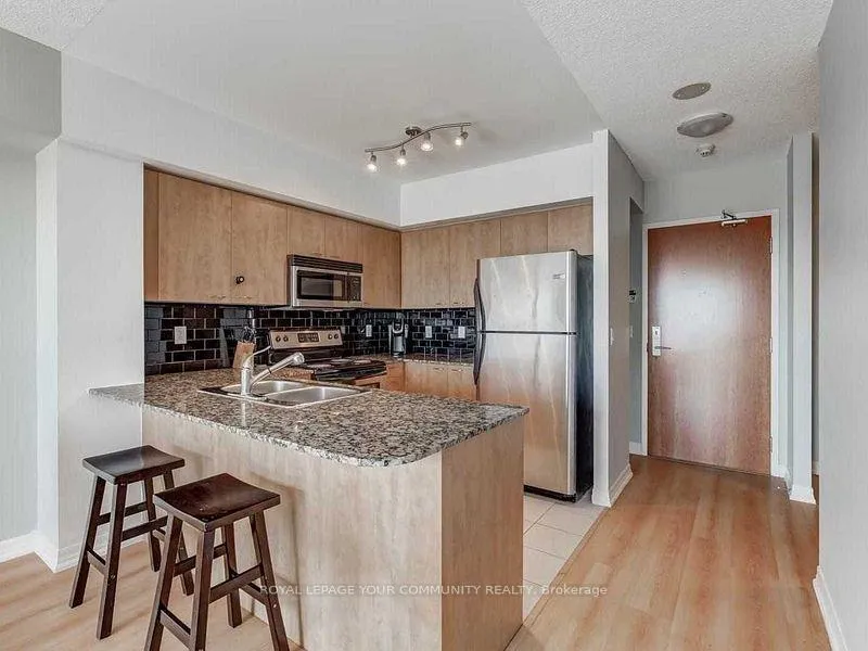 Photo 5 of Unit 901, 1403 Royal York Road, Etobicoke, Humber Heights — HOMEH