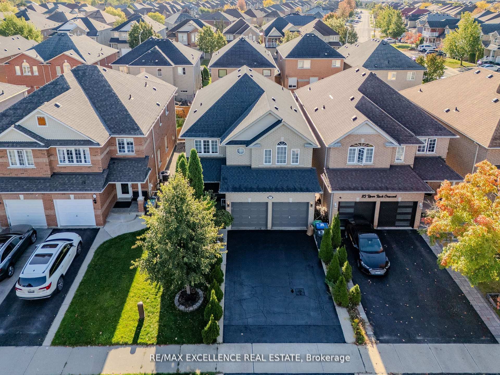 Photo 3 of 111 River Rock Crescent, Brampton, Fletcher's Meadow — HOMEH
