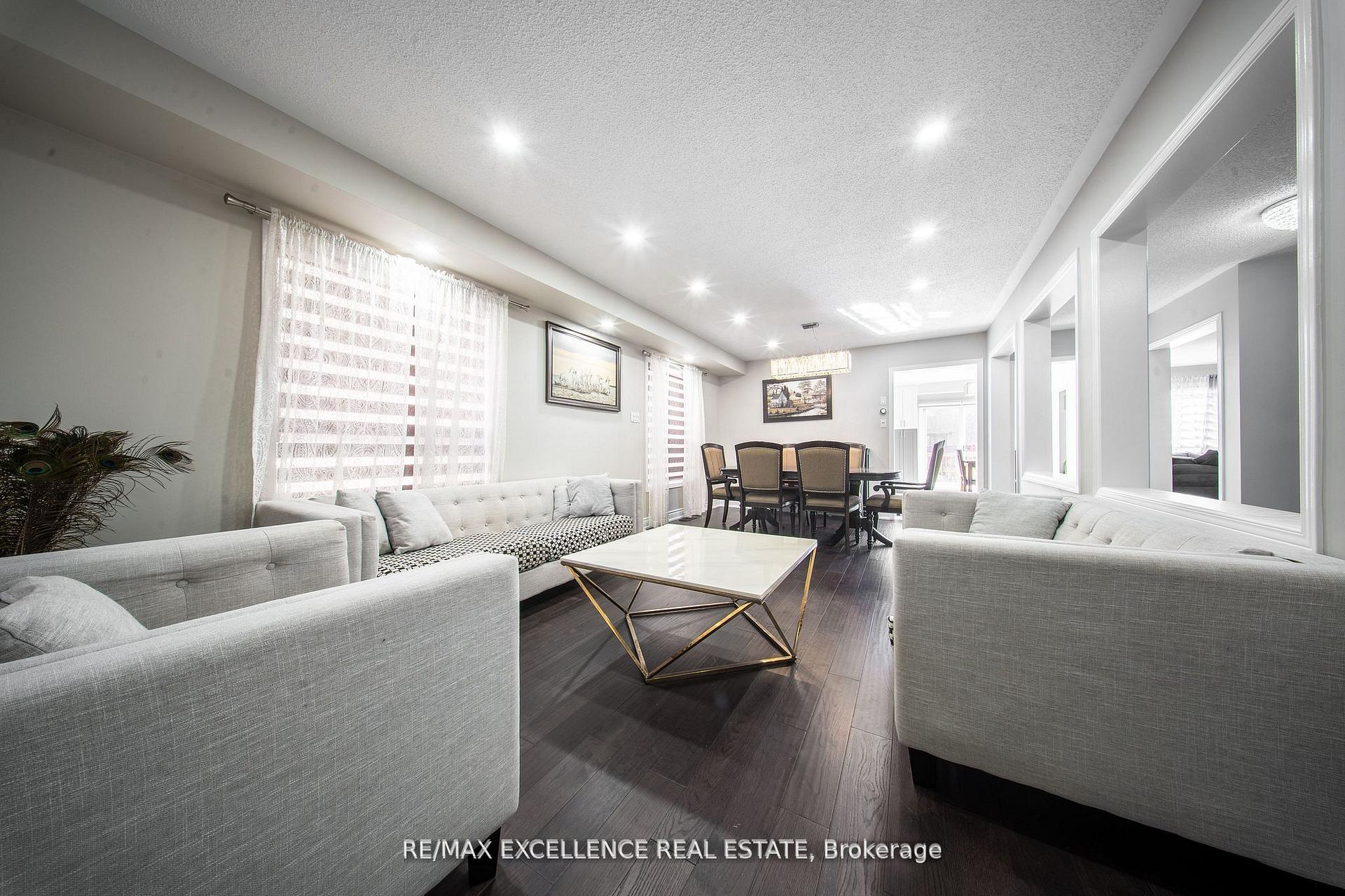 Photo 4 of 111 River Rock Crescent, Brampton, Fletcher's Meadow — HOMEH