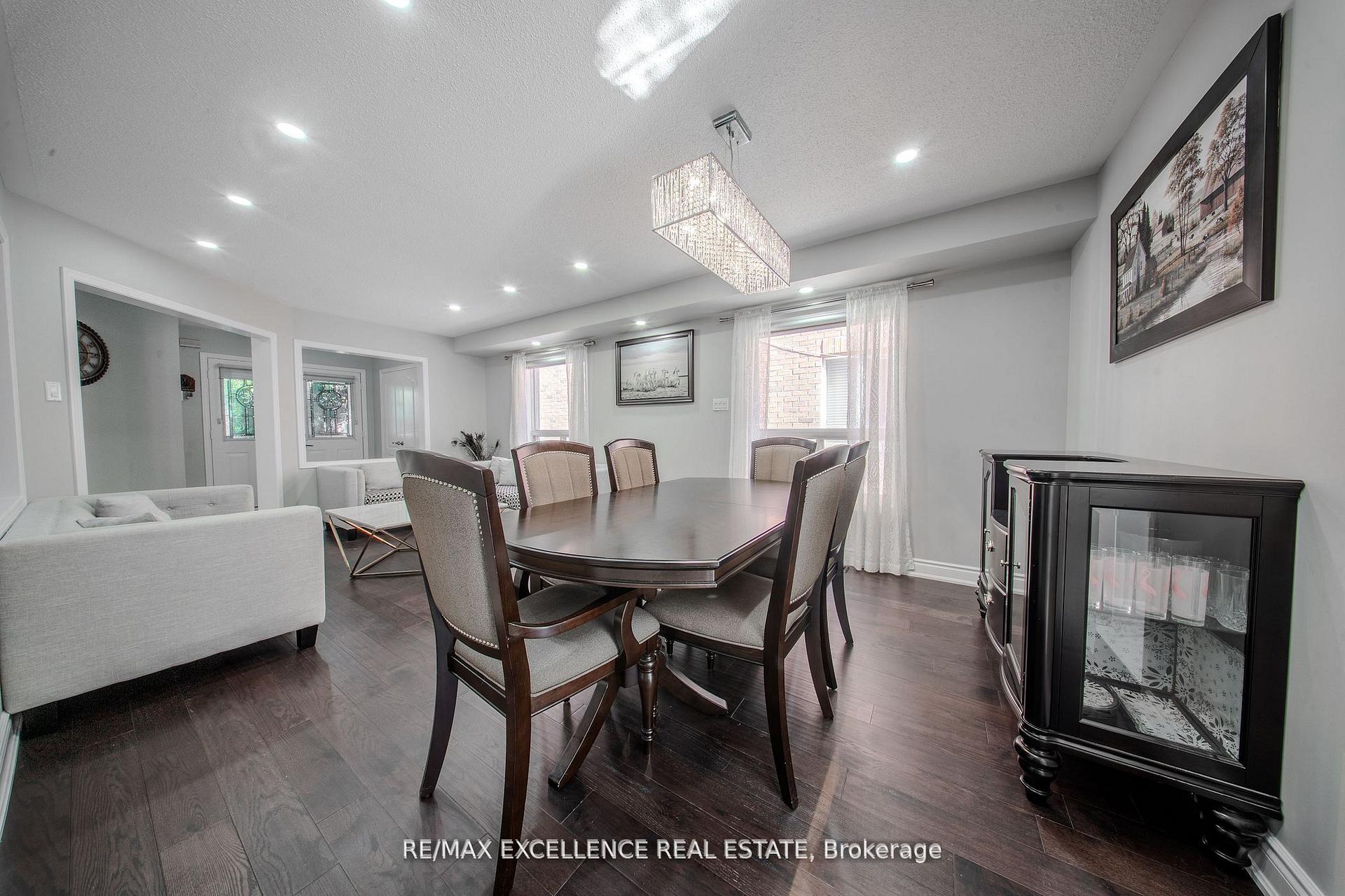 Photo 9 of 111 River Rock Crescent, Brampton, Fletcher's Meadow — HOMEH