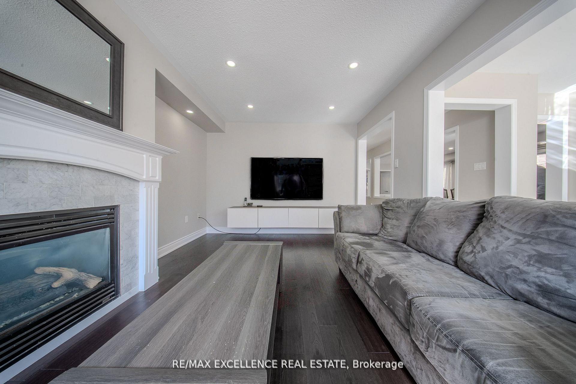 Photo 7 of 111 River Rock Crescent, Brampton, Fletcher's Meadow — HOMEH